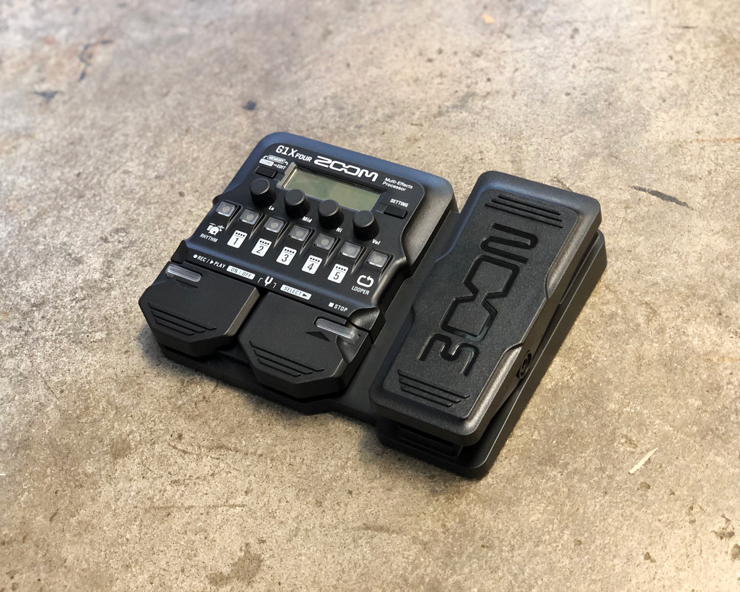 Zoom G1X Four Guitar Multi Effects Processor with Expression Pedal