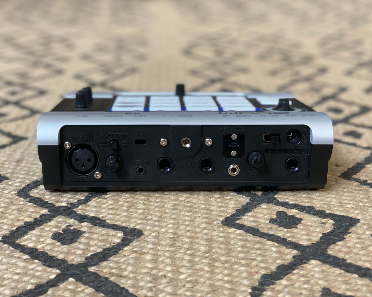 Zoom V3 Vocal Processor – Found Sound