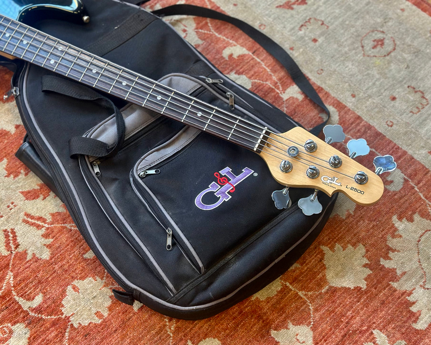 G&L L-2500 5 String Bass