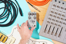 Load image into Gallery viewer, JHS Pedals 424 Gain Stage
