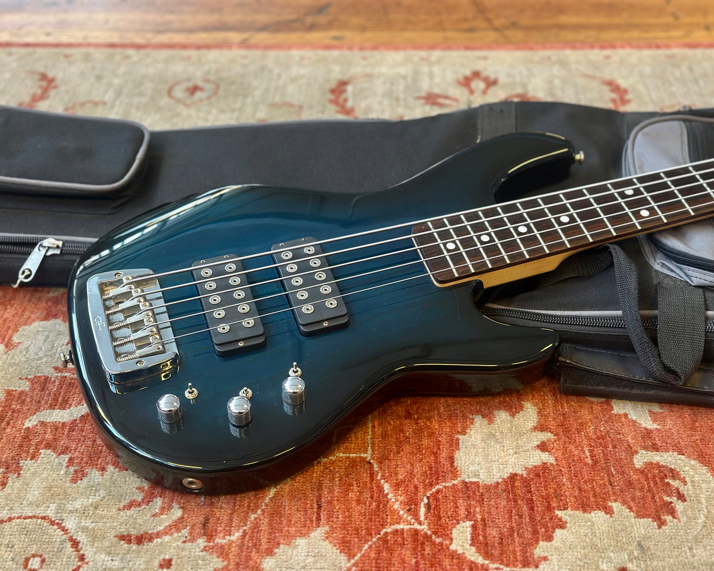 G&L L-2500 5 String Bass