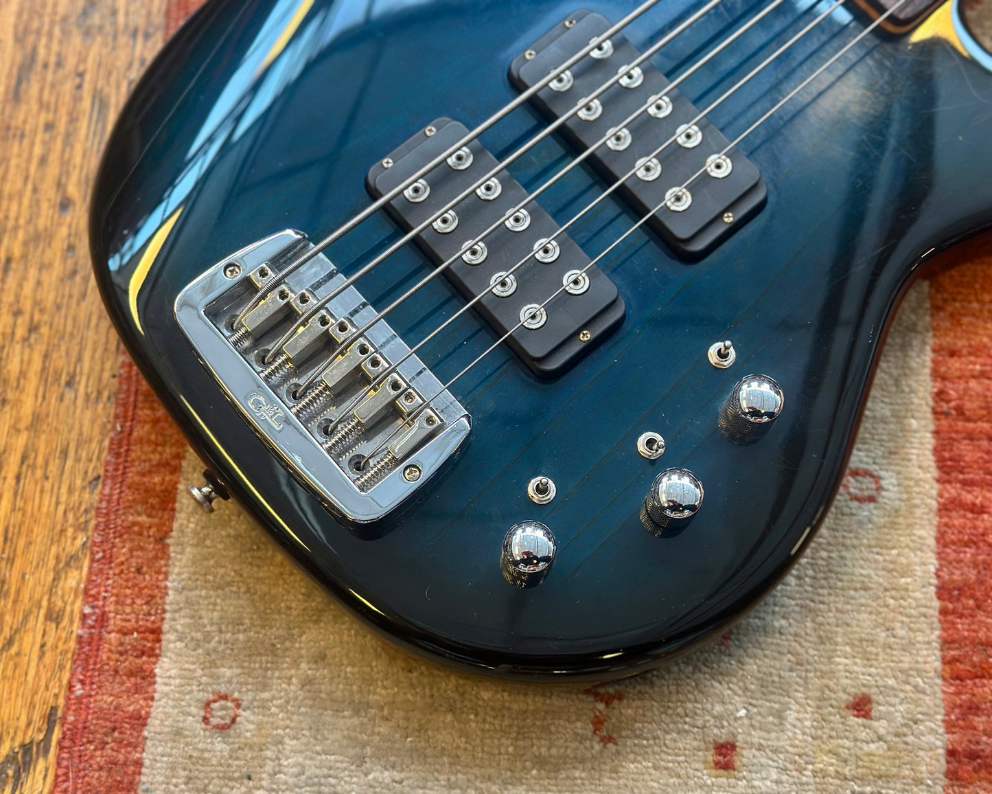 G&L L-2500 5 String Bass