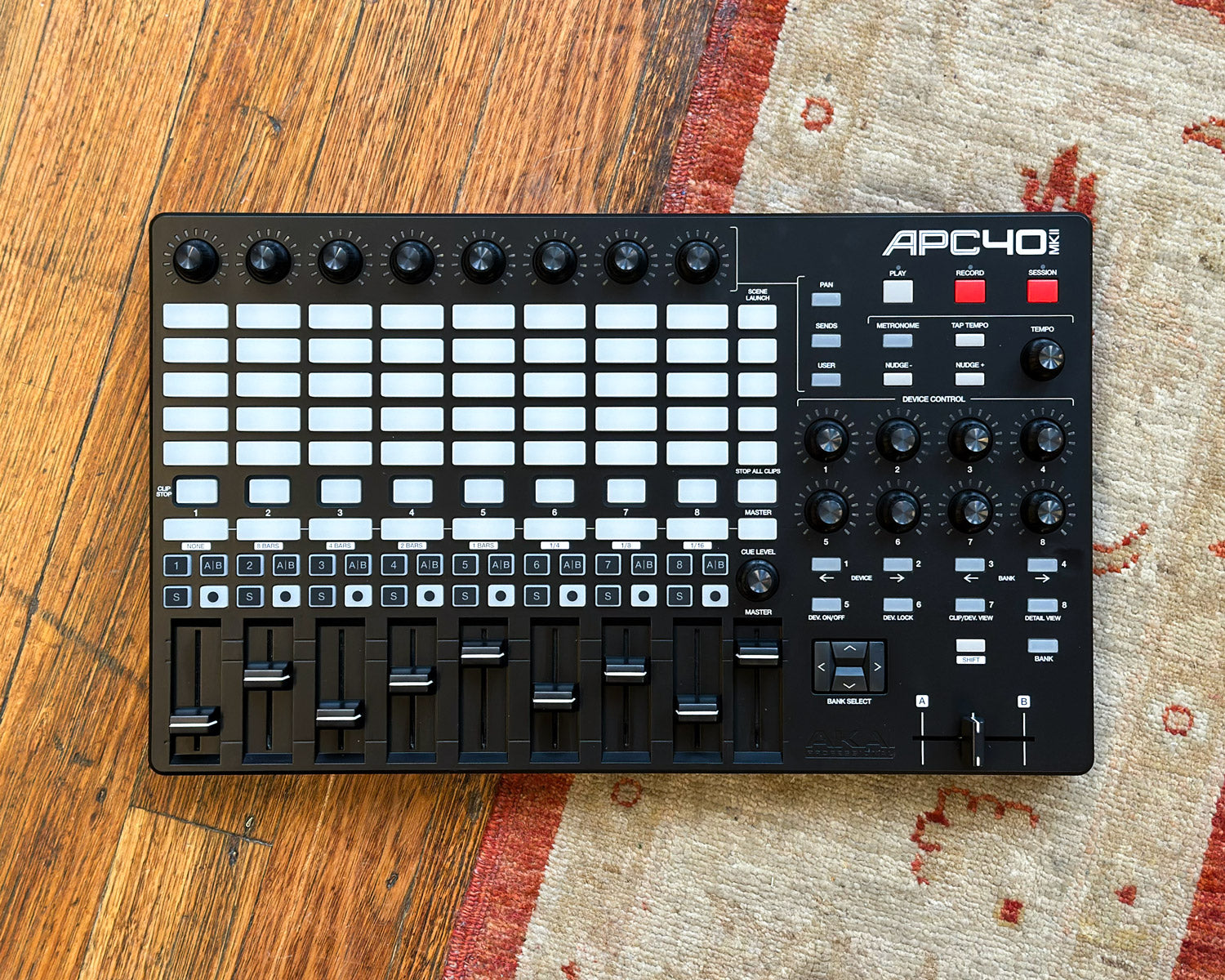 AKAI APC40 MKII Ableton Live コントローラー APC40 MkII - New Ableton Live Performance Controller from