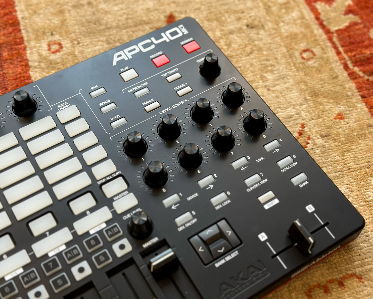 AKAI APC40 Ableton Controller ※動作確認済み APC40 MkII - Akaiが新たなAbleton Liveパフォーマンス