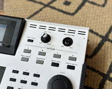 Load image into Gallery viewer, AKAI MPC2500SE
