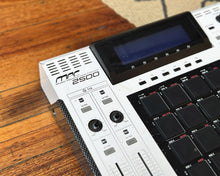 Load image into Gallery viewer, AKAI MPC2500SE

