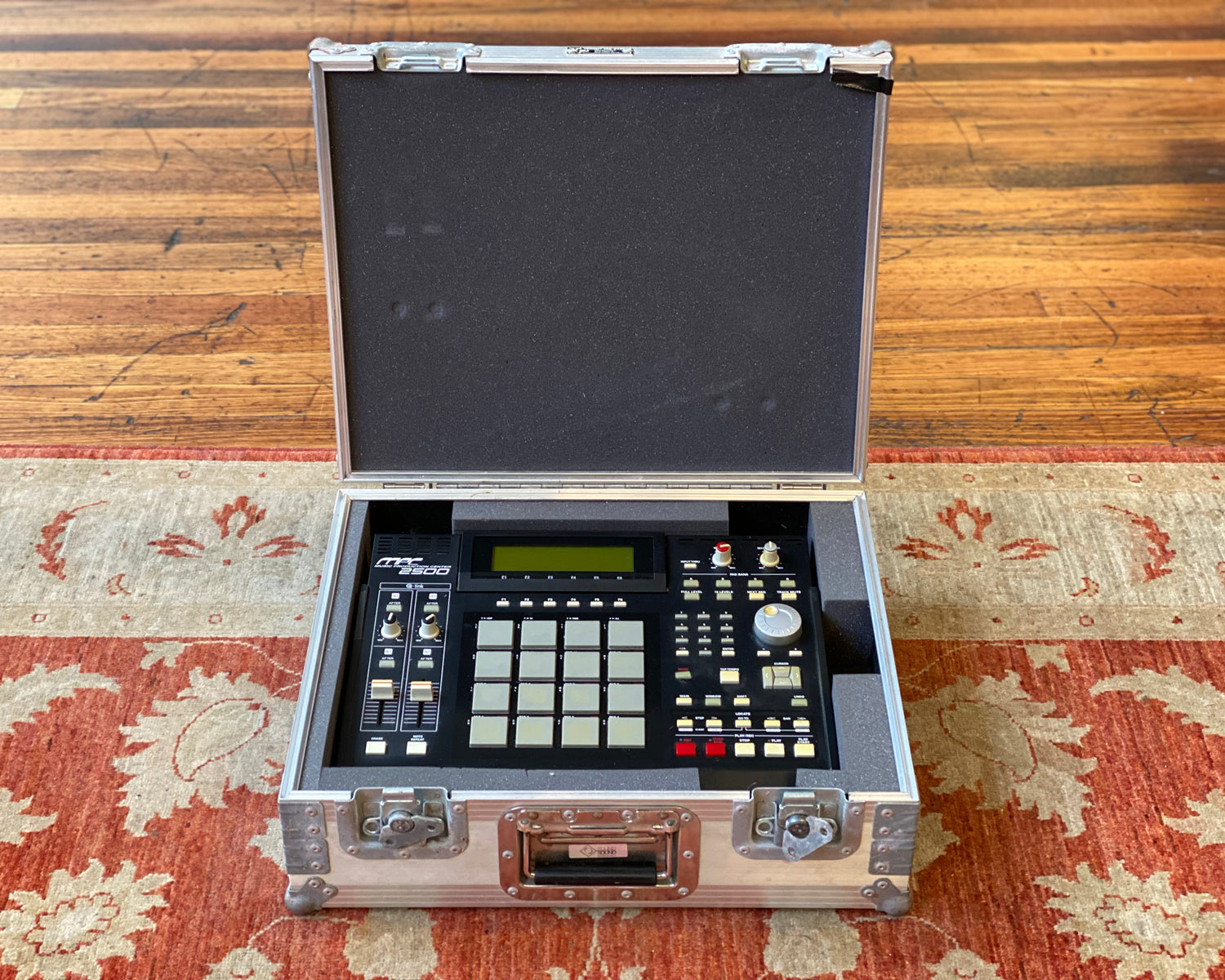 AKAI MPC2500 Music Production Center - Drum Machine Sampler and MIDI S ...