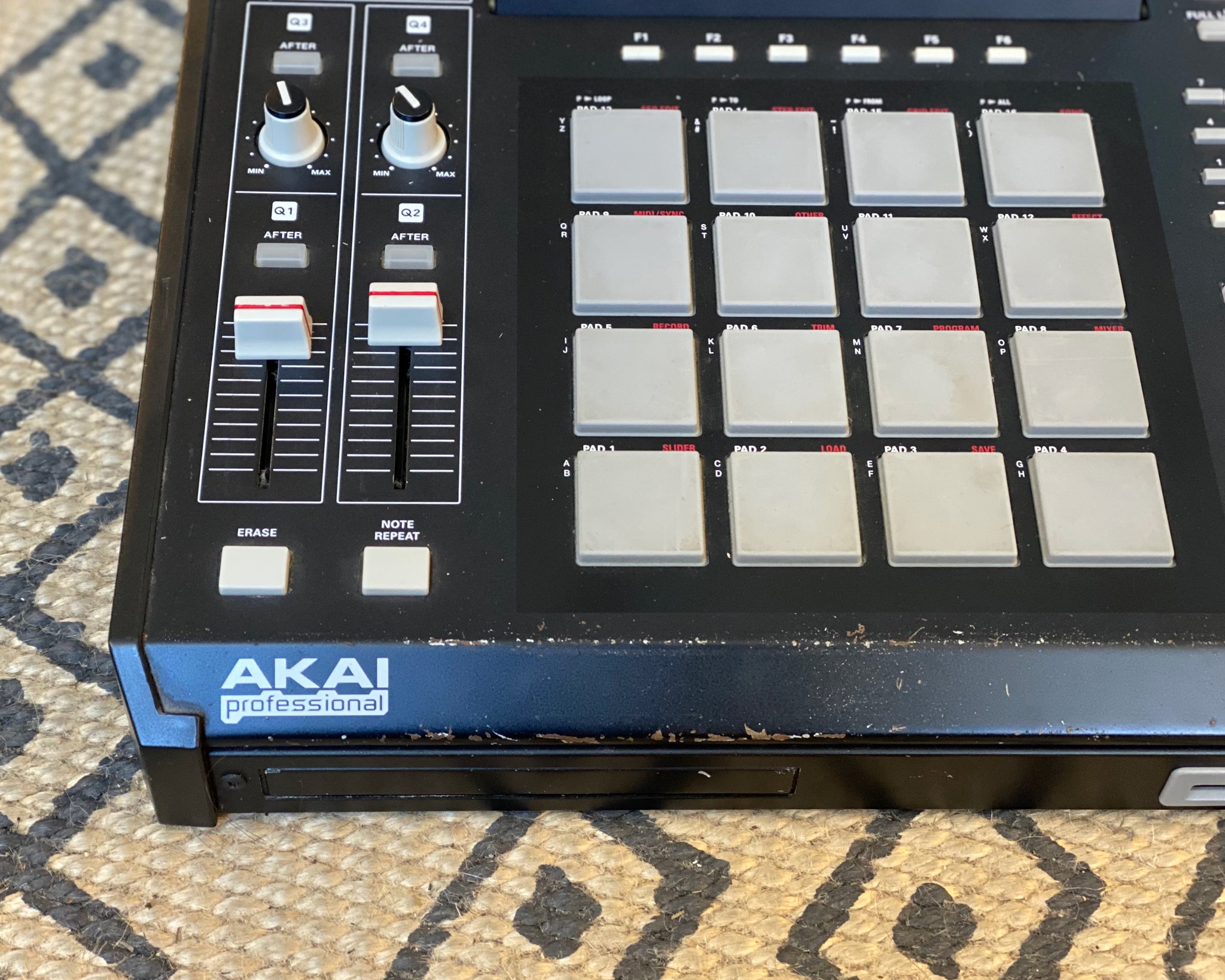 素晴らしい JJOS ジャンク品 AKAI AKAI DTM/DAW MPC2500 ギガ ...