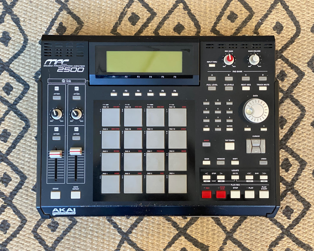 サンプラーAKAI MPC 2500