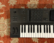 Load image into Gallery viewer, AKAI MPC Key 61 Standalone Music Production Synthesizer
