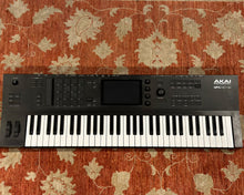 Load image into Gallery viewer, AKAI MPC Key 61 Standalone Music Production Synthesizer
