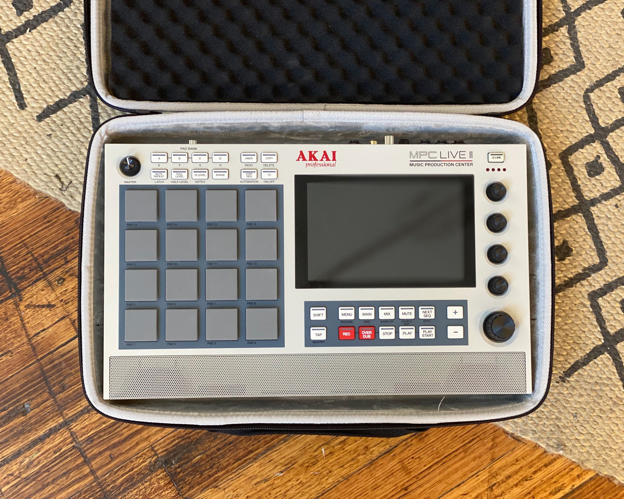 AKAI MPC Live II Retro – Found Sound