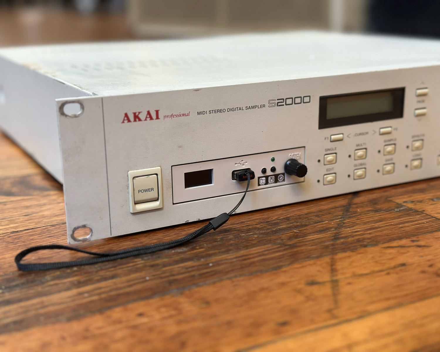 AKAI S2000 MIDI STEREO DIGITAL SAMPLER AKAI S2000 Rackmount AKAI S2000 MIDI STEREO DIGITAL SAMPLER AKAI S2000 Rackmount