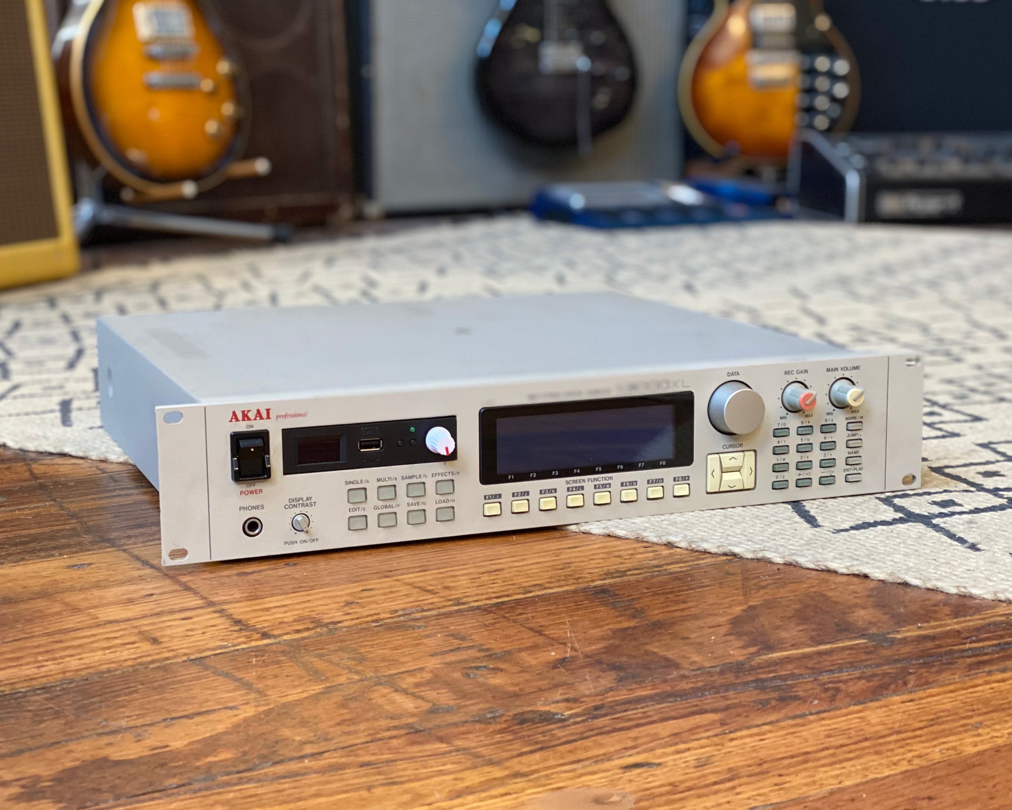 AKAI S3000XL – Found Sound