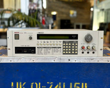 Load image into Gallery viewer, AKAI S900 Midi Digital Sampler
