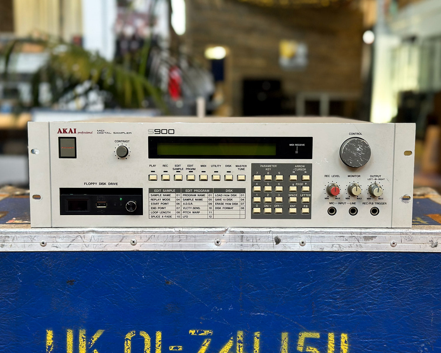 AKAI S900 Midi Digital Sampler – Found Sound