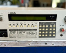 Load image into Gallery viewer, AKAI S900 Midi Digital Sampler
