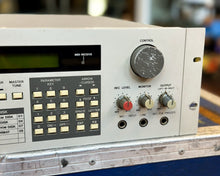 Load image into Gallery viewer, AKAI S900 Midi Digital Sampler
