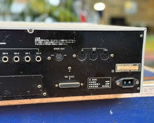 Load image into Gallery viewer, AKAI S900 Midi Digital Sampler
