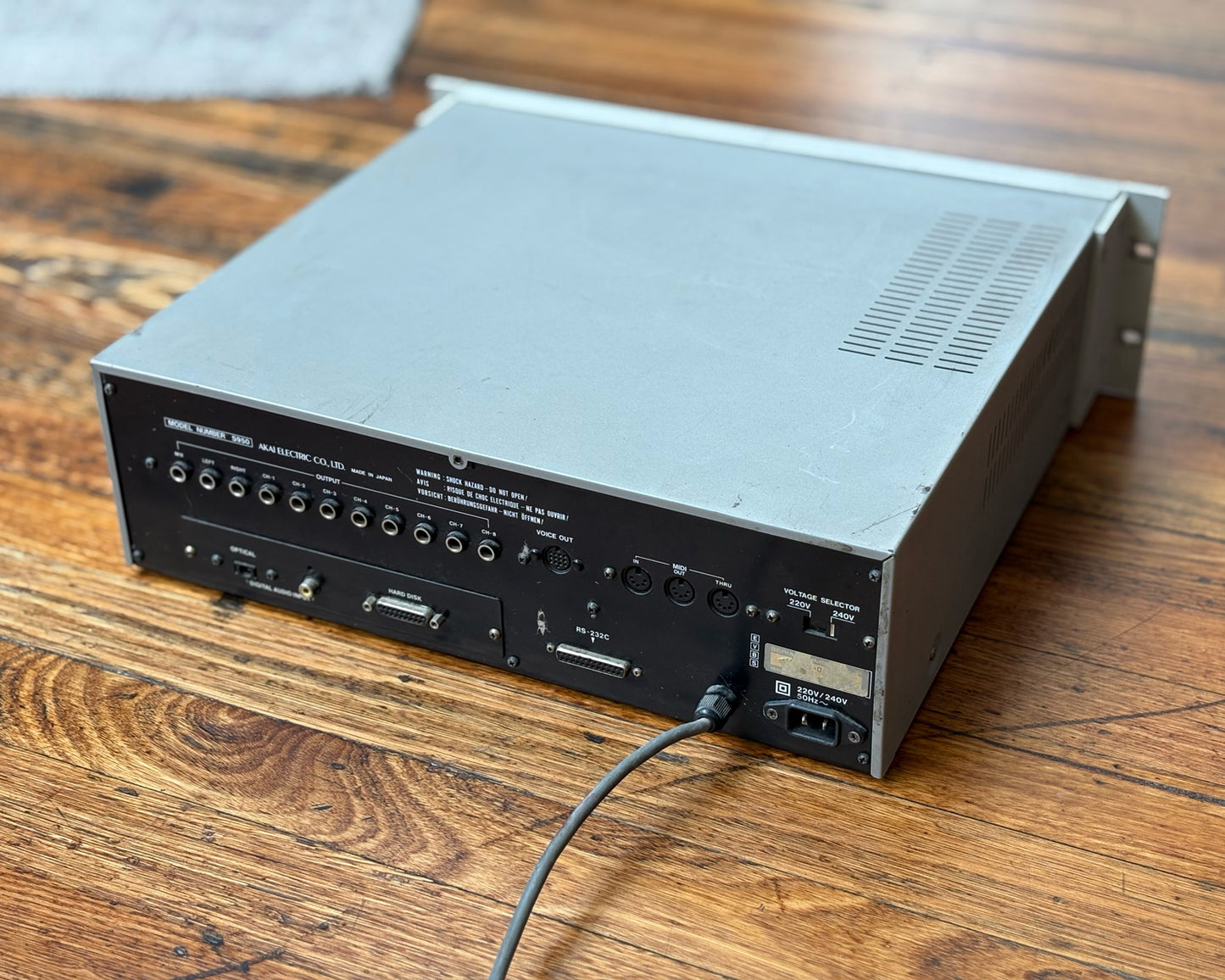AKAI S950 Digital Sampler