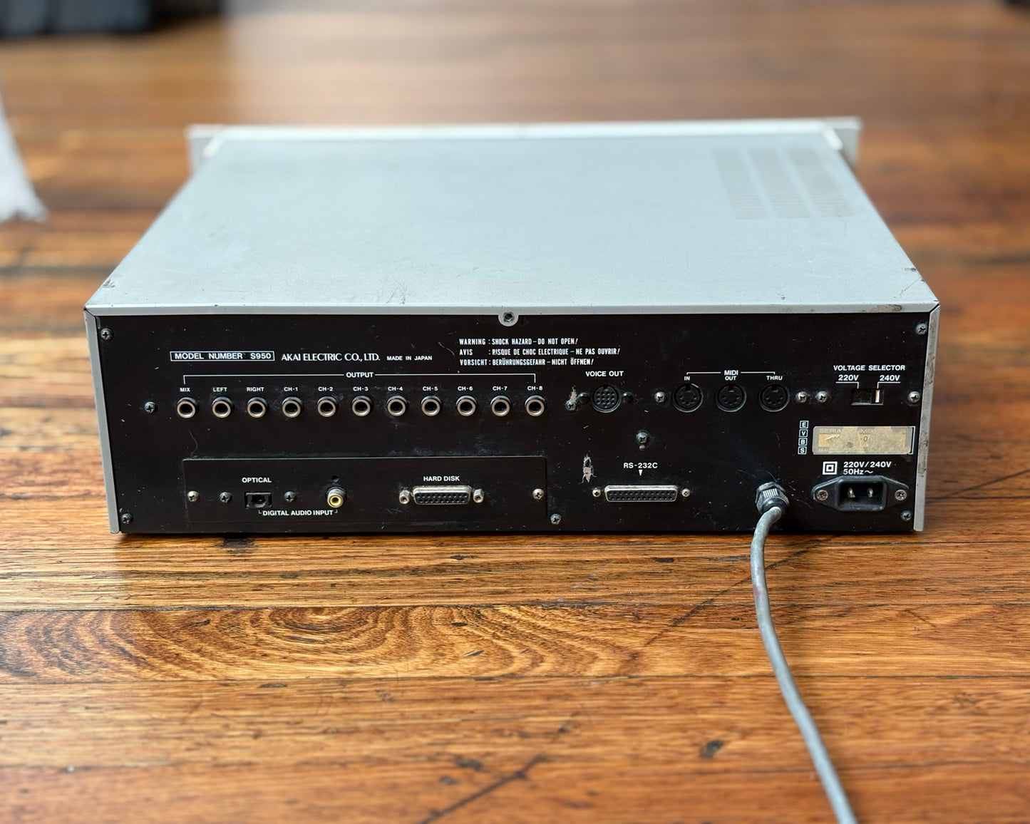 AKAI S950 Digital Sampler