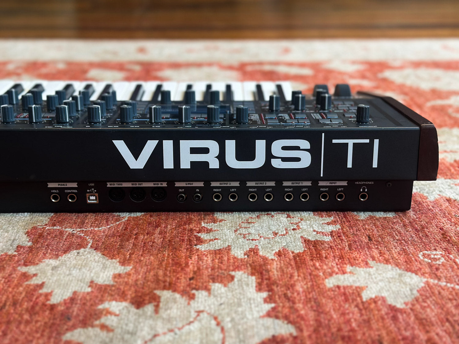 Access Virus TI 61鍵 アナログシンセサイザー Access Virus TI 61-Key Digital Synthesizer | Reverb