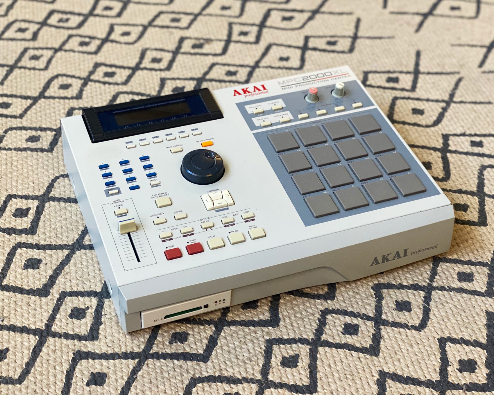 Yahoo!オークション - アカイ AKAI MPC2000XL サンプラー リズムマシン