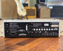 Load image into Gallery viewer, Akai MPC2000 Sampling Drum Machine
