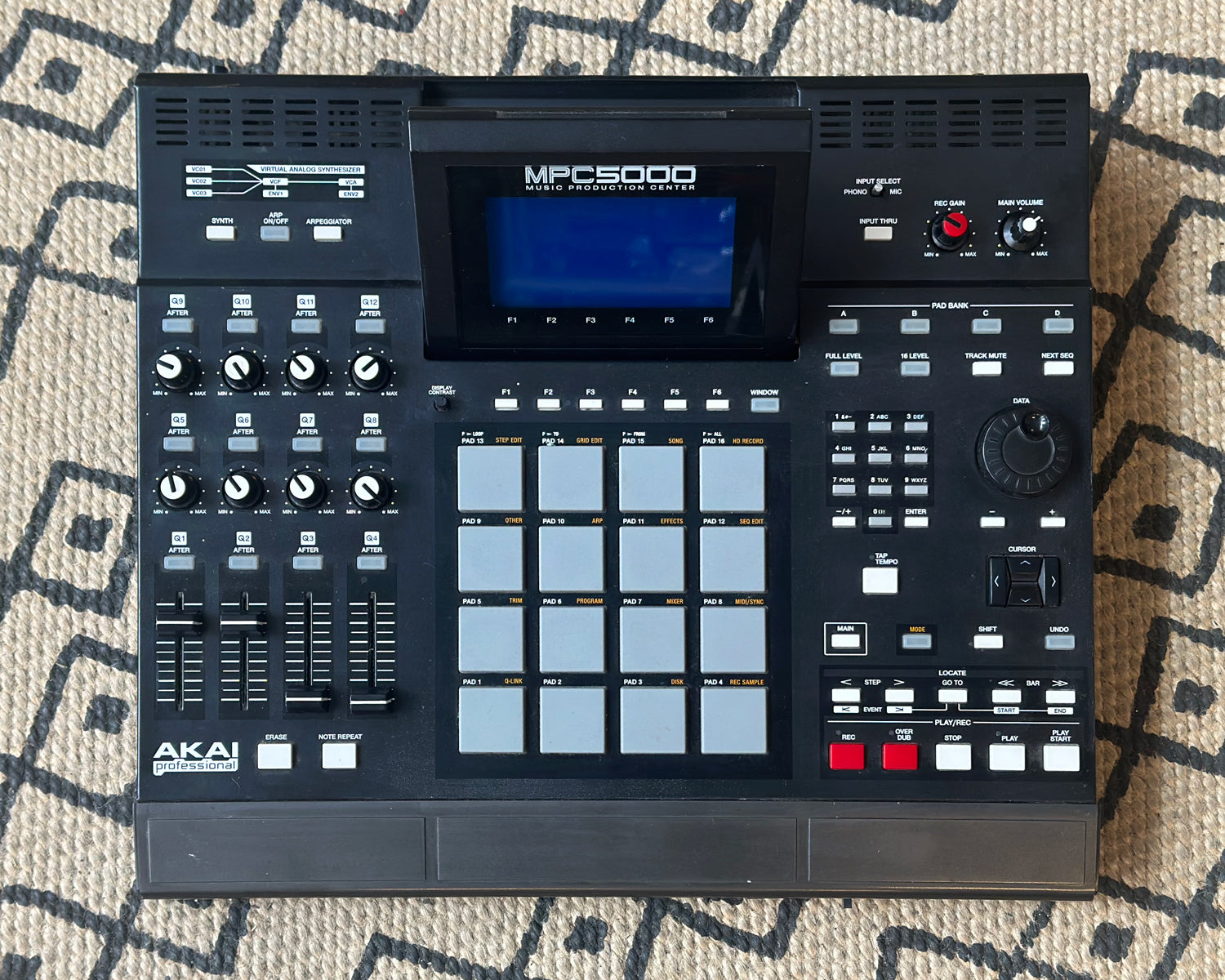 Akai MPC5000 MPC5000 Music Production Drum Machine with