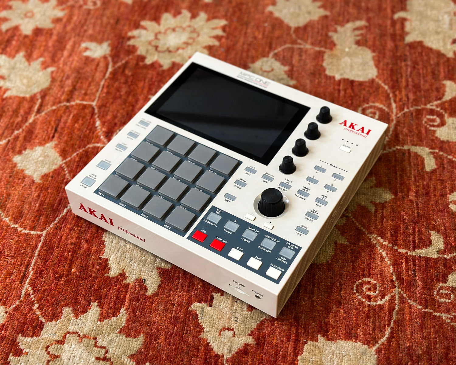 AKAI MPC One Retro Edition – Found Sound