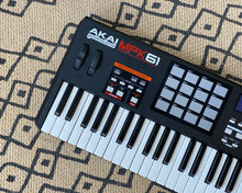 Load image into Gallery viewer, Akai MPK 61
