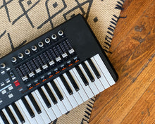 Load image into Gallery viewer, Akai MPK 61
