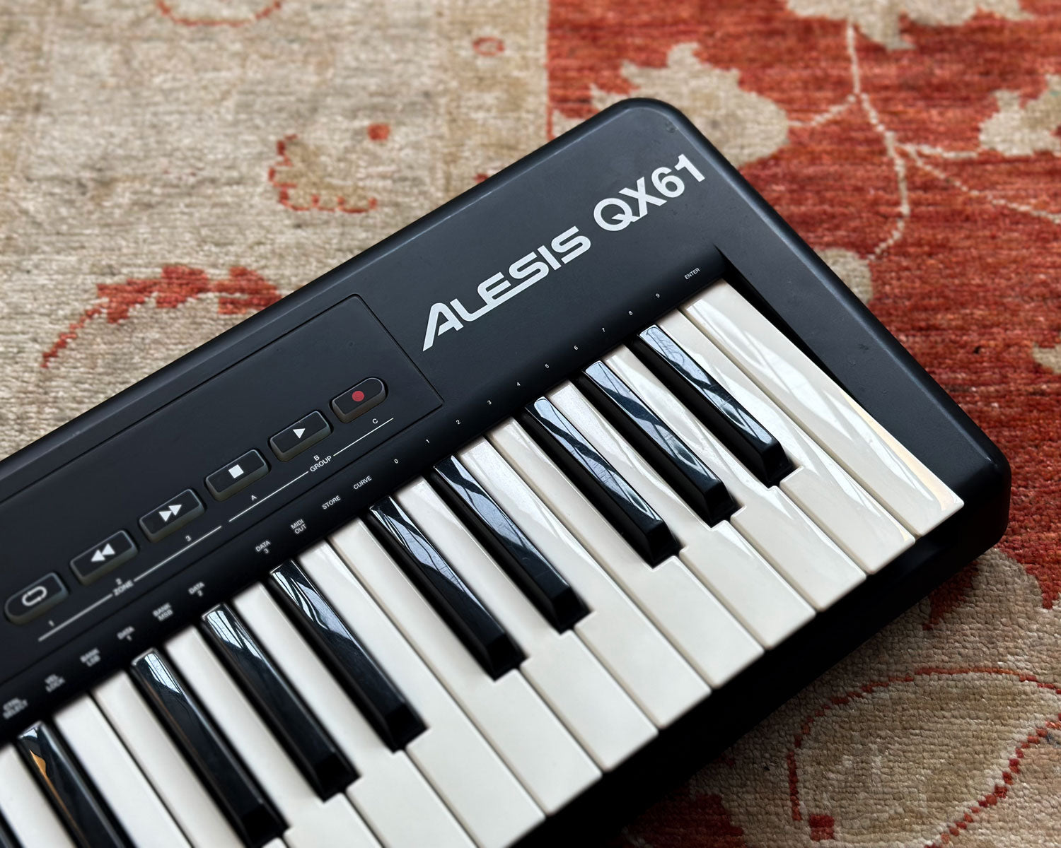 Alesis QX61 Midi Keyboard – Found Sound
