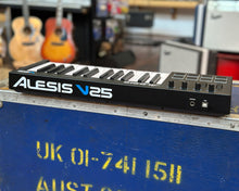 Load image into Gallery viewer, Alesis V25 25-Key USB MIDI Pad/Keyboard Controller
