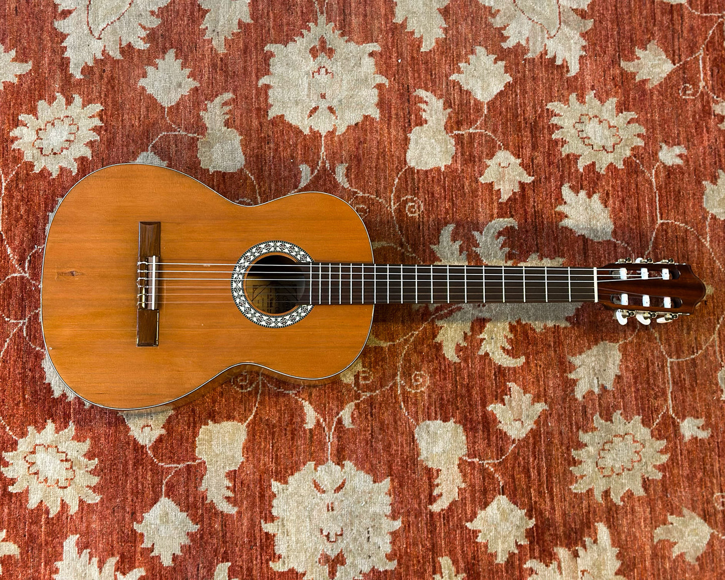 Amada 4735 Classical Guitar