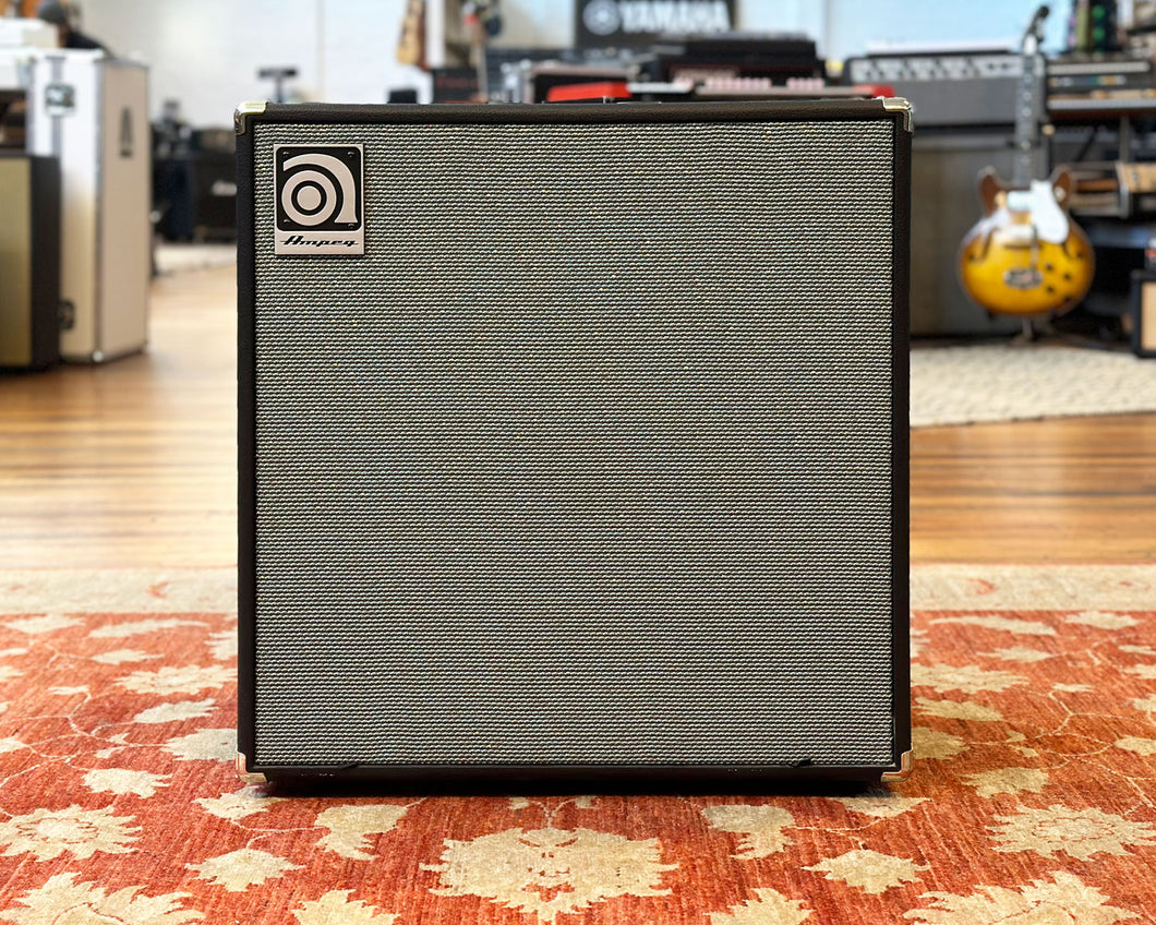 Ampeg SVT-212AV 600 Watt 4Ω 2X12