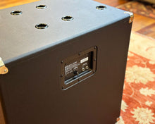 Load image into Gallery viewer, Ampeg SVT-212AV 600 Watt 4Ω 2X12&quot; &amp; Horn
