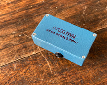 Load image into Gallery viewer, Analog Man Mini Chorus
