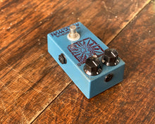 Load image into Gallery viewer, Analog Man Mini Chorus
