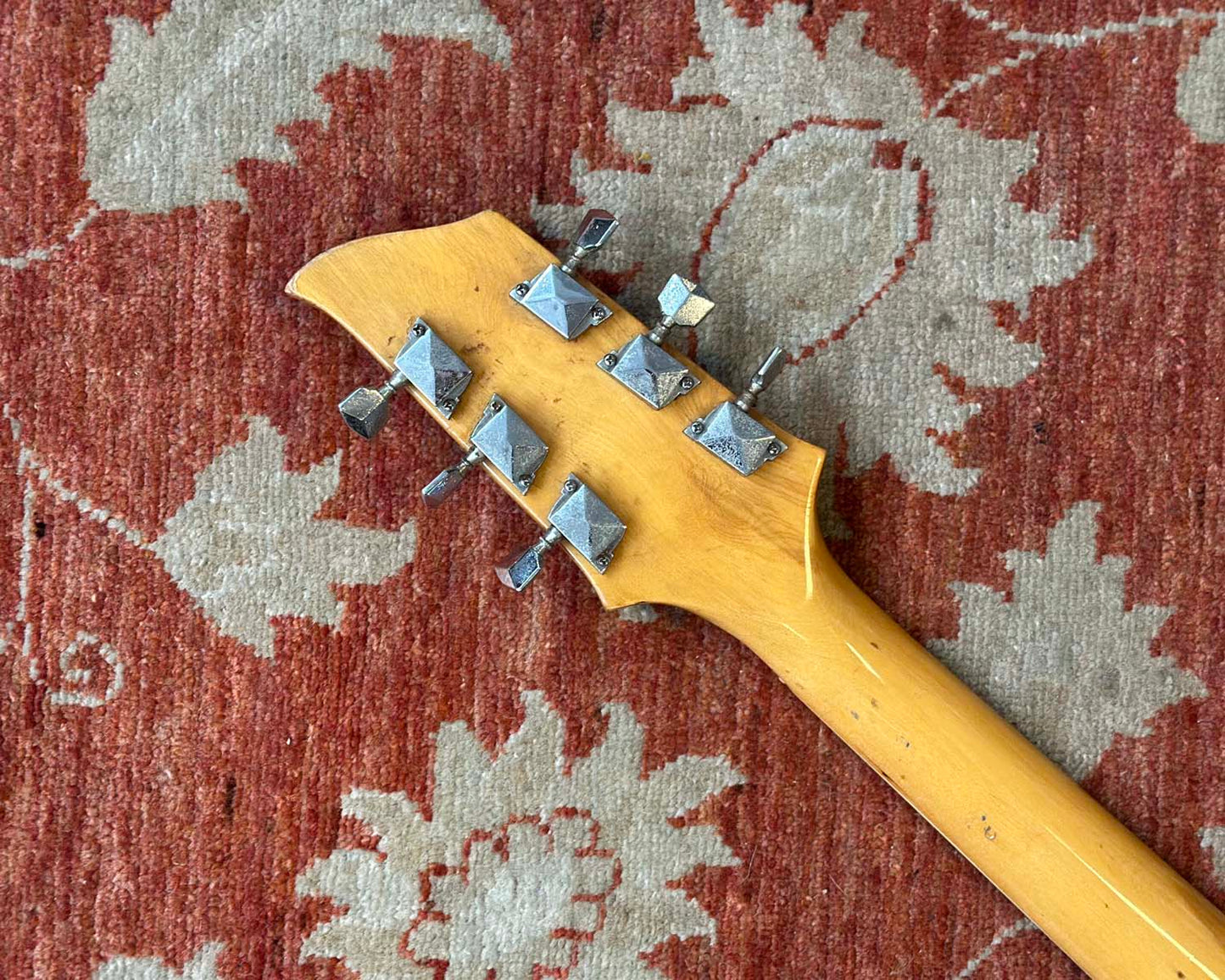 1960s Aria Diamond