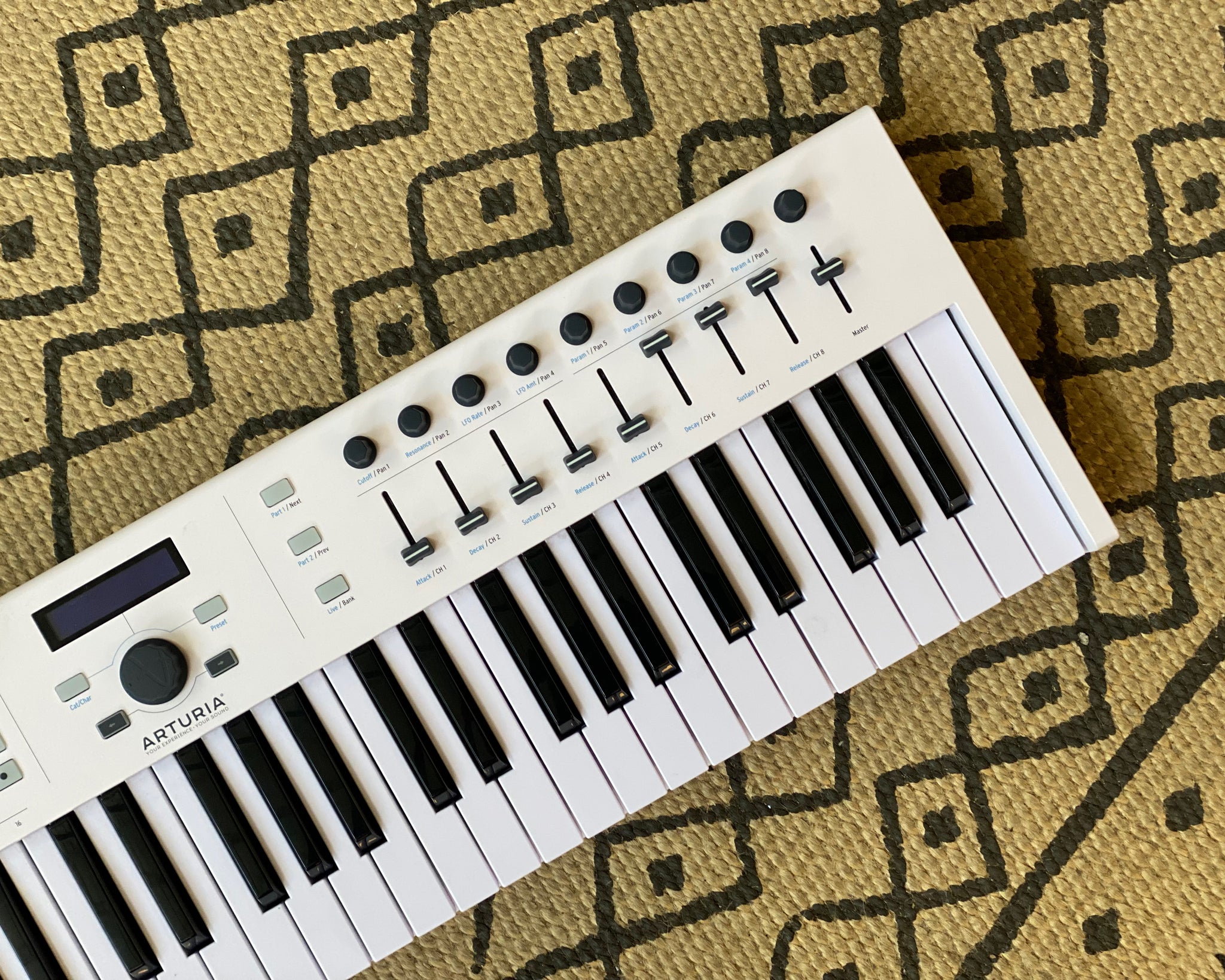 値段交渉可Arturia KeyLab 61 Essential Arturia KeyLab Essential 61 Mk3 White - Midi Keyboard