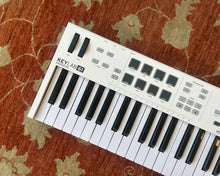 Load image into Gallery viewer, Arturia KeyLab 61 Essential Keyboard Controller - White
