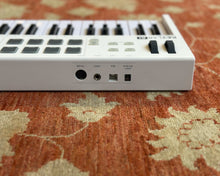 Load image into Gallery viewer, Arturia KeyLab 61 Essential Keyboard Controller - White
