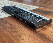 Load image into Gallery viewer, Arturia Keylab 61 Mk2 - Black
