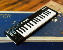 Load image into Gallery viewer, Arturia Keystep - Black
