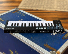 Load image into Gallery viewer, Arturia Keystep - Black
