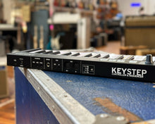 Load image into Gallery viewer, Arturia Keystep - Black
