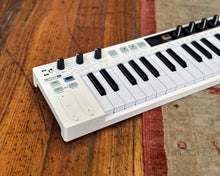 Load image into Gallery viewer, Arturia Keystep 37 - White
