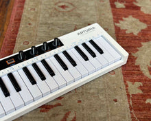 Load image into Gallery viewer, Arturia Keystep 37 - White
