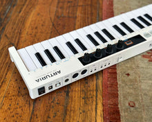 Load image into Gallery viewer, Arturia Keystep 37 - White
